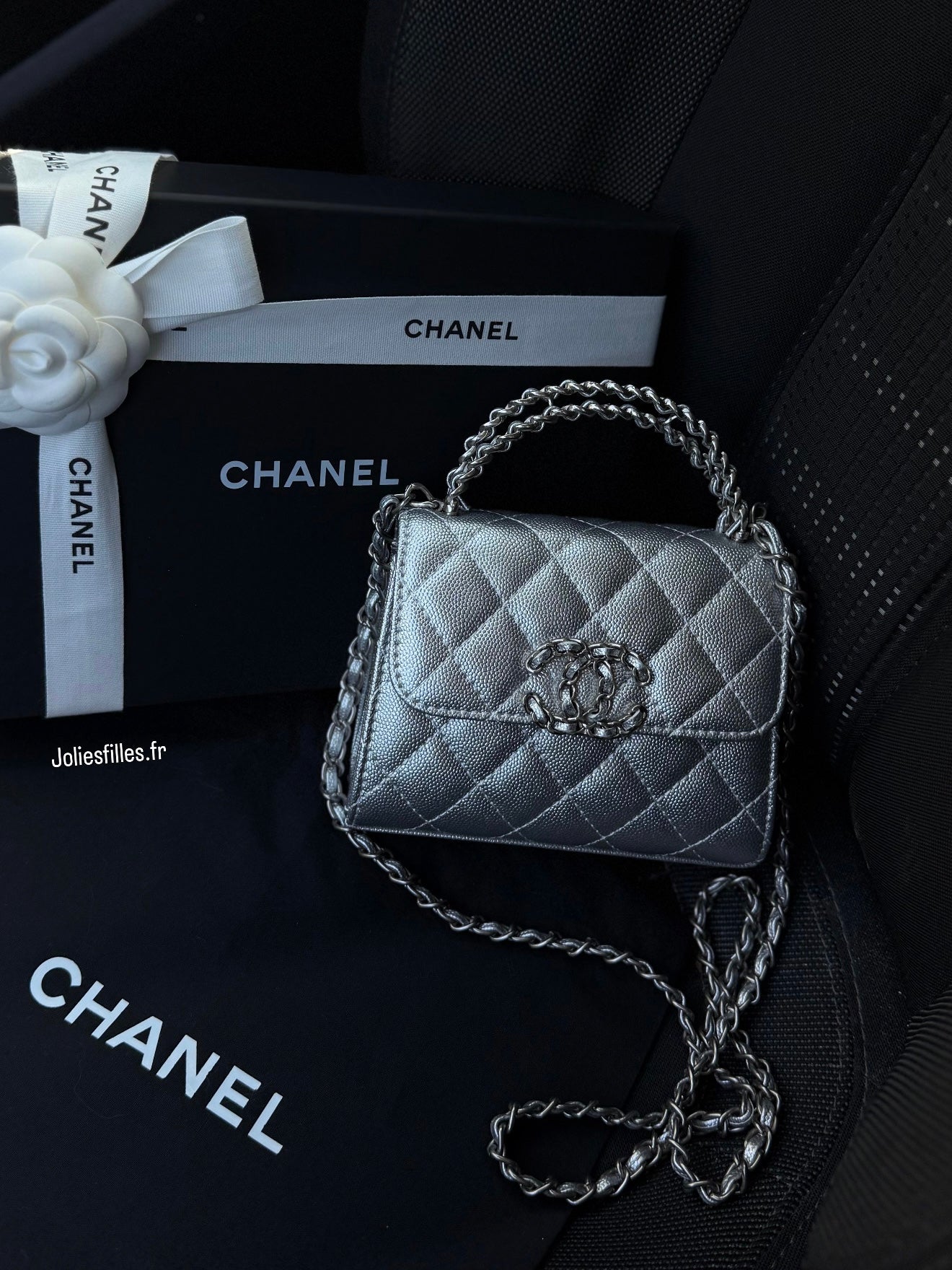 PETIT SAC ARGENTÉ MATELASSÉ AVEC CHAÎNE