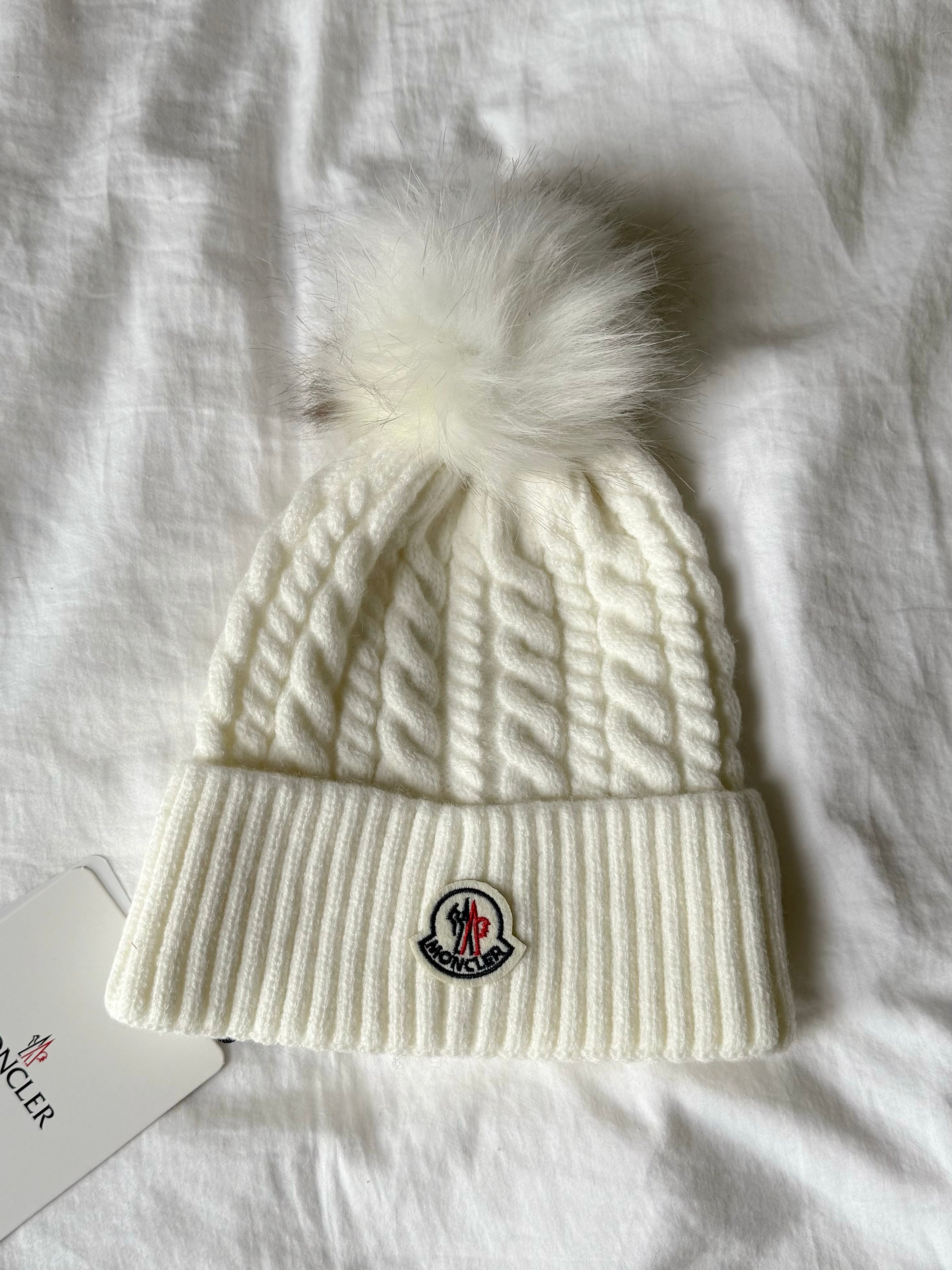 BONNET BLANC À POMPON