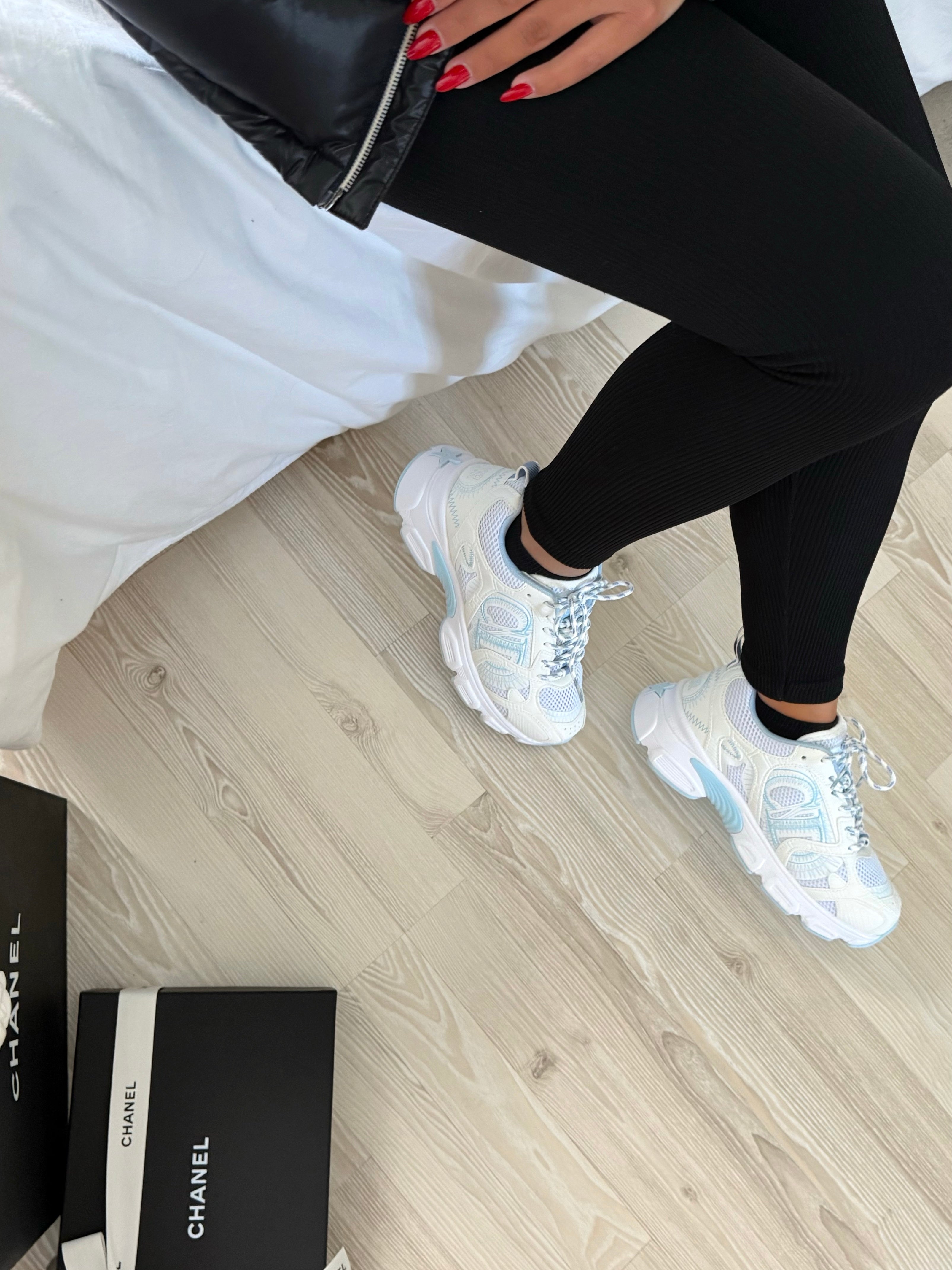 BASKET BLEUE ET BLANCHE CD