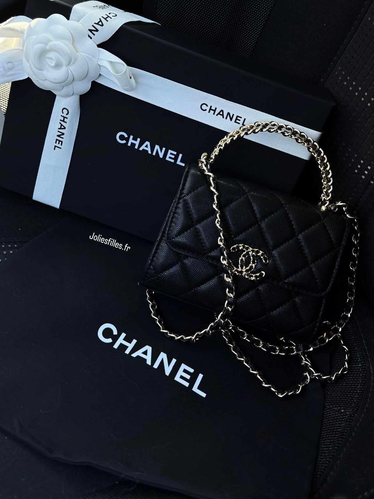 PETIT SAC NOIR MATELASSÉ AVEC CHAÎNE