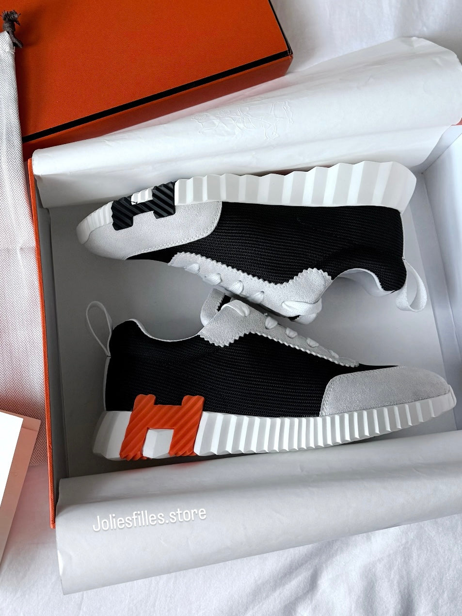 BASKET BOUNCING NOIR ET ORANGE