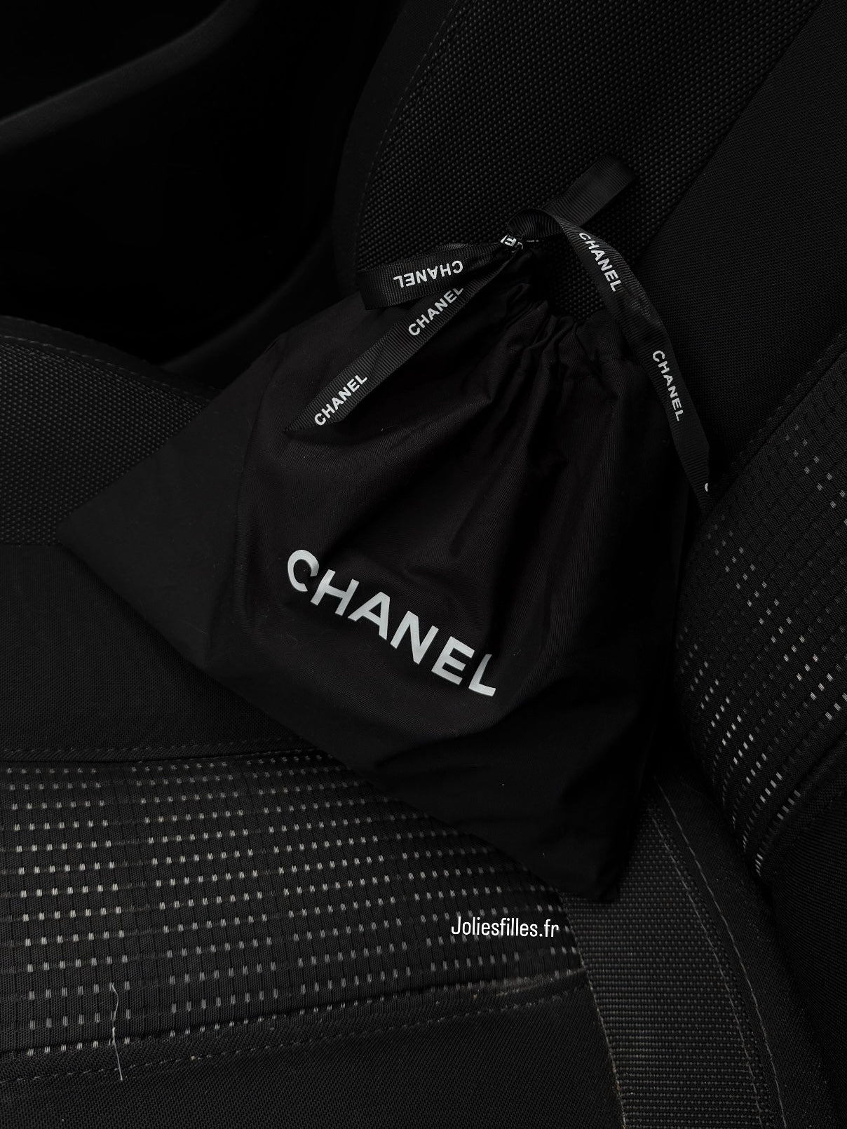 PETIT SAC NOIR MATELASSÉ AVEC CHAÎNE