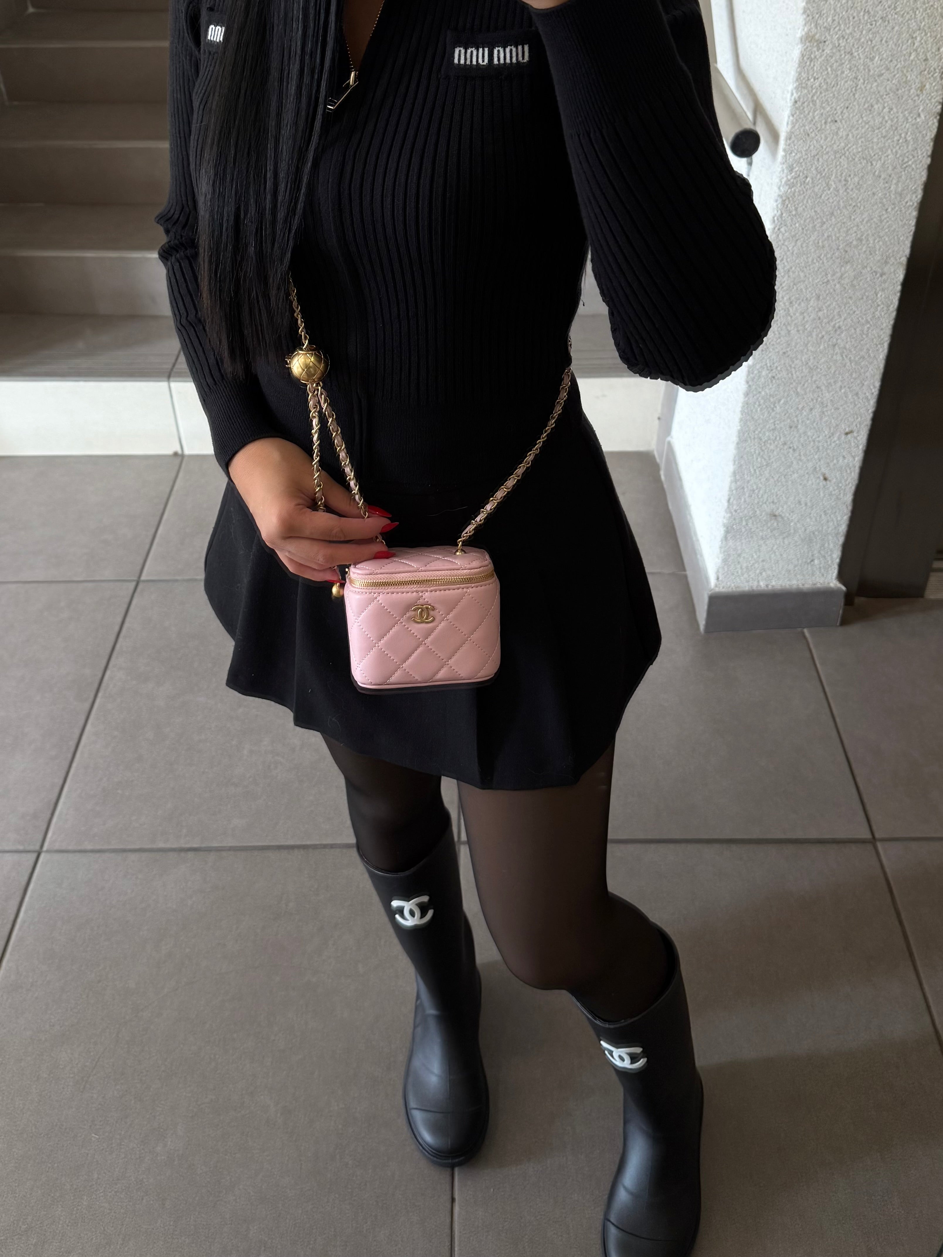 PETIT VANITY ROSE AVEC CHAÎNE