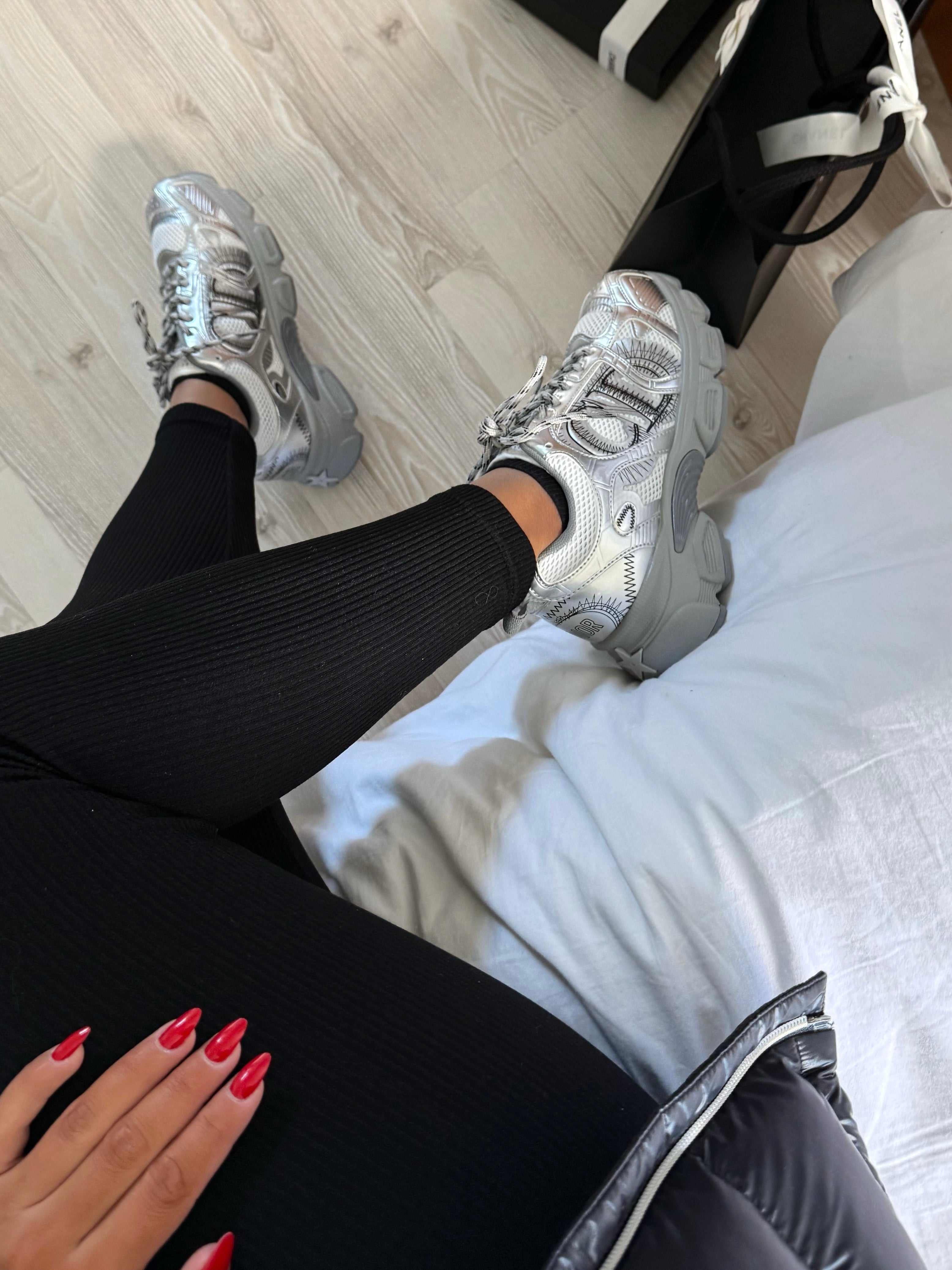 BASKET ARGENTÉ ET BLANCHE CD