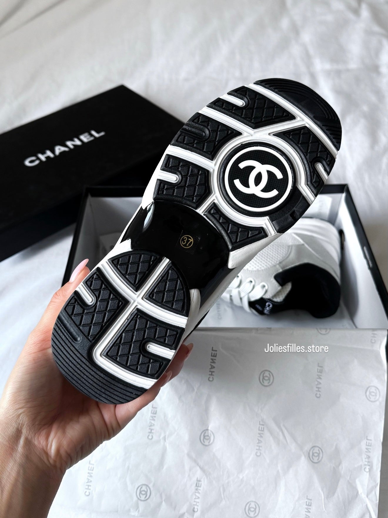 BASKET BLANCHES AVEC LOGO NOIR