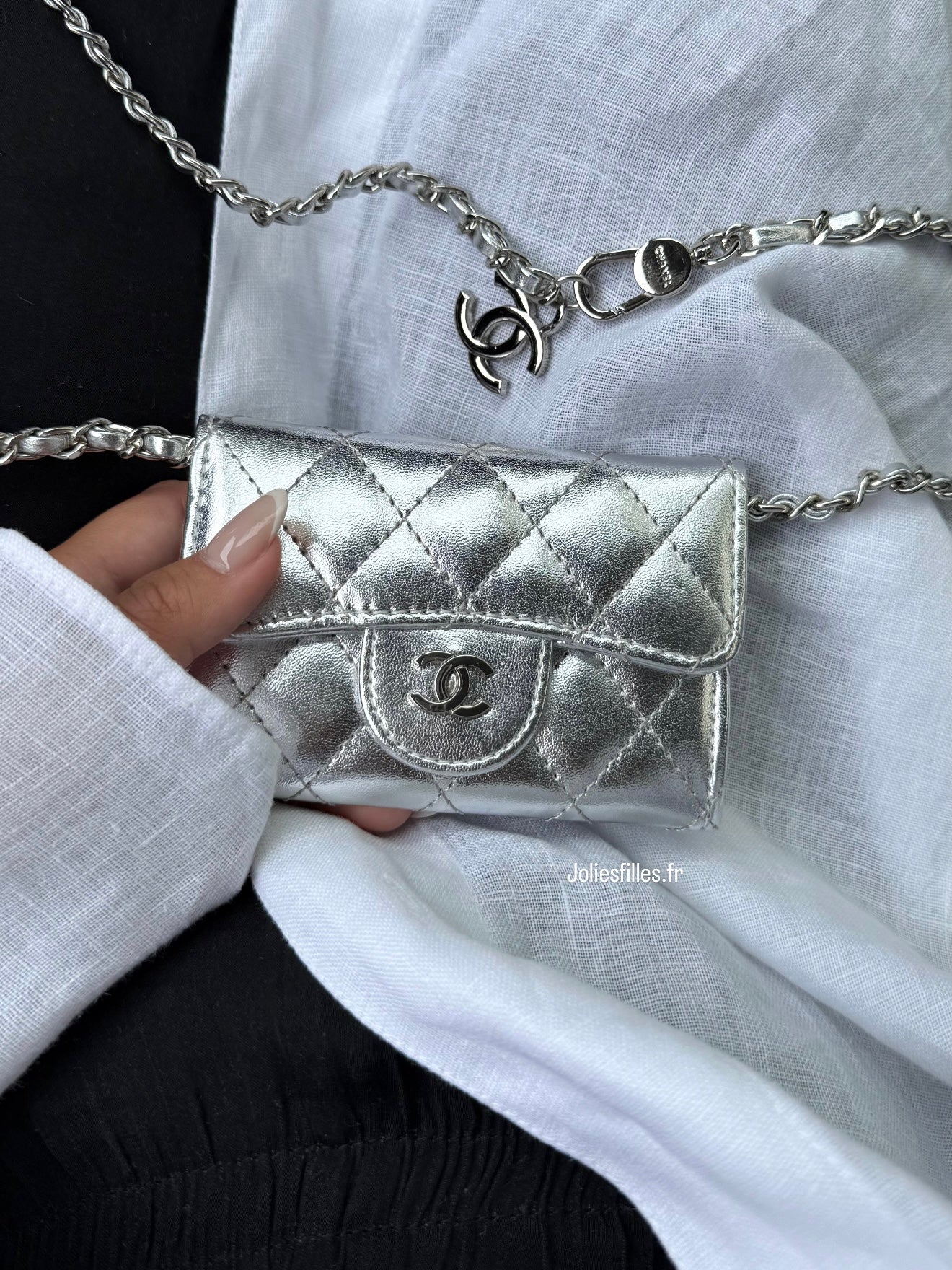 PORTE-CARTES ARGENTÉ À BANDOULIÈRE