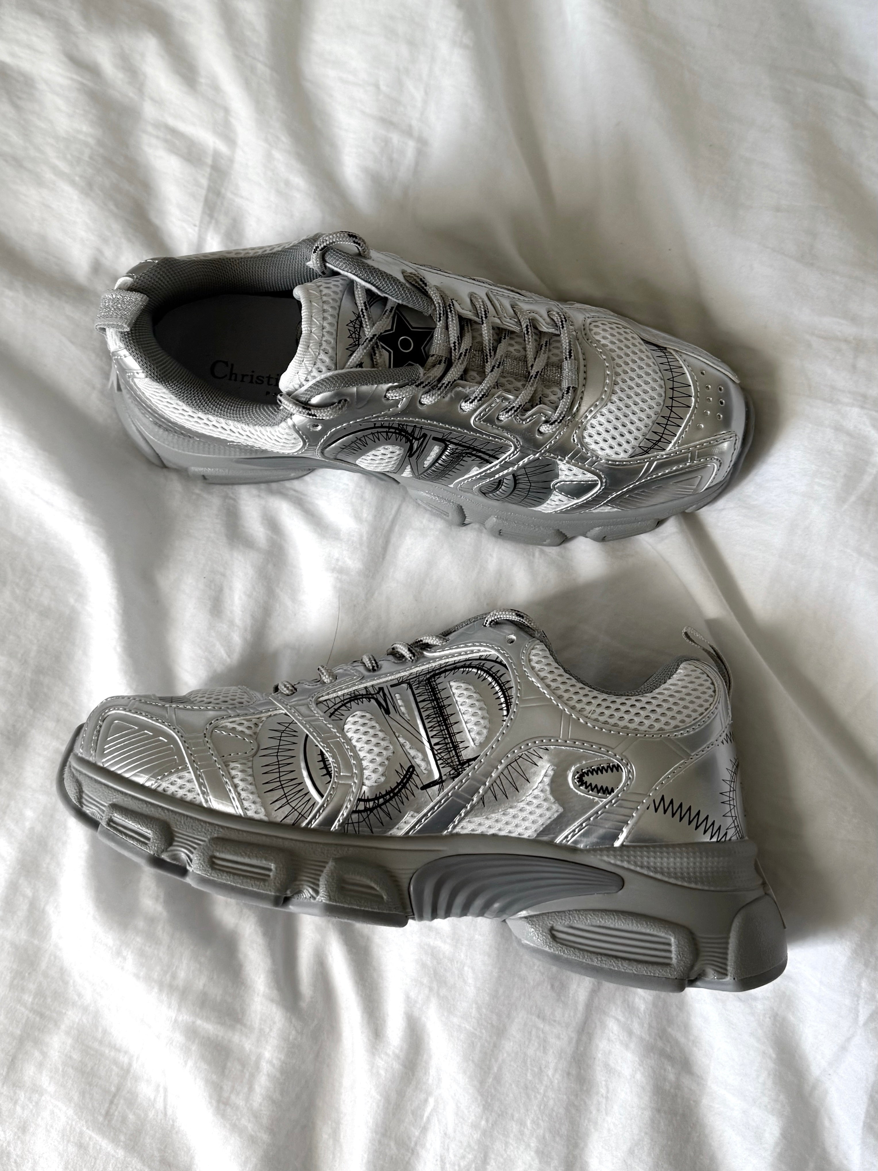 BASKET ARGENTÉ ET BLANCHE CD