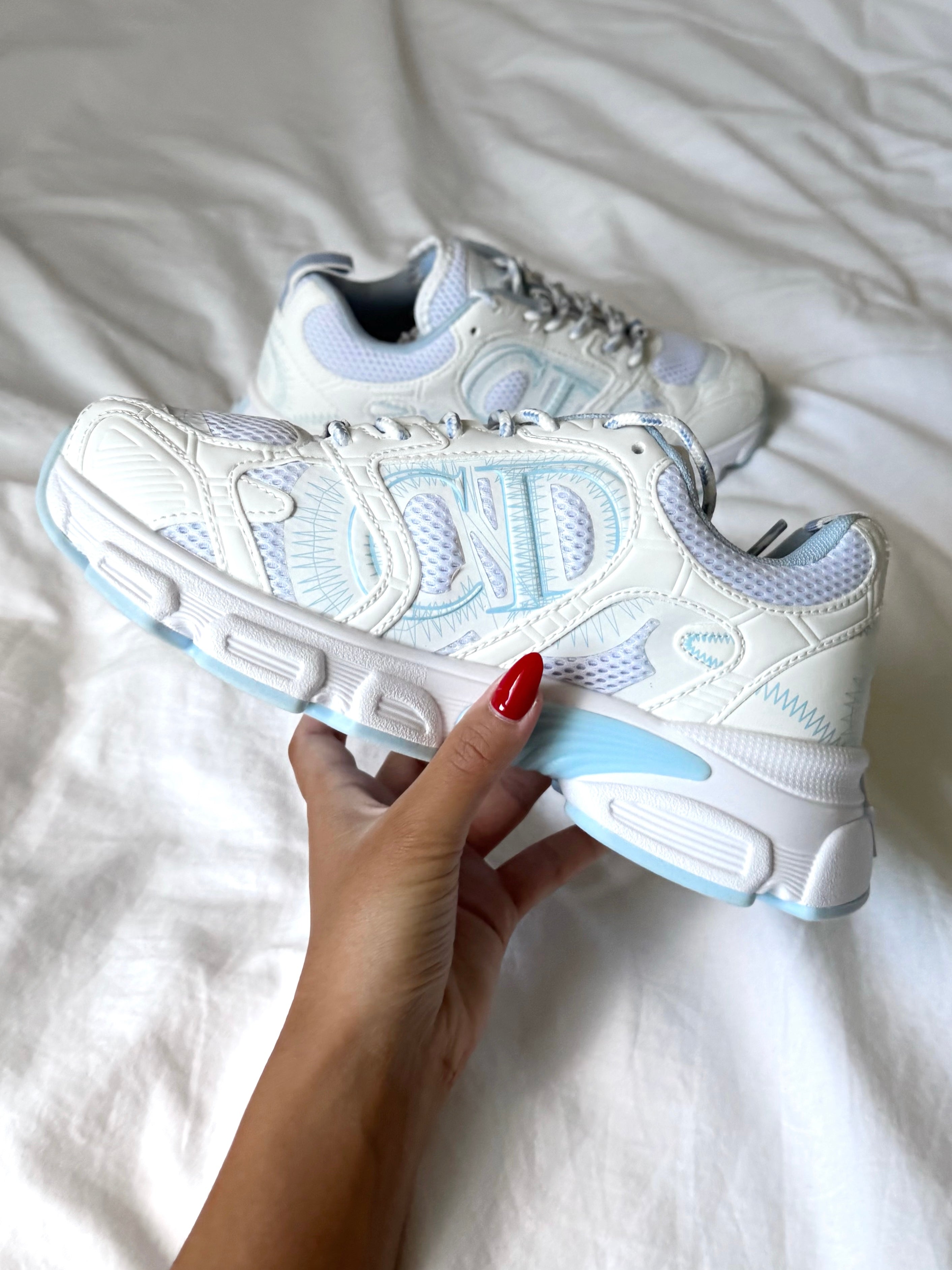 BASKET BLEUE ET BLANCHE CD