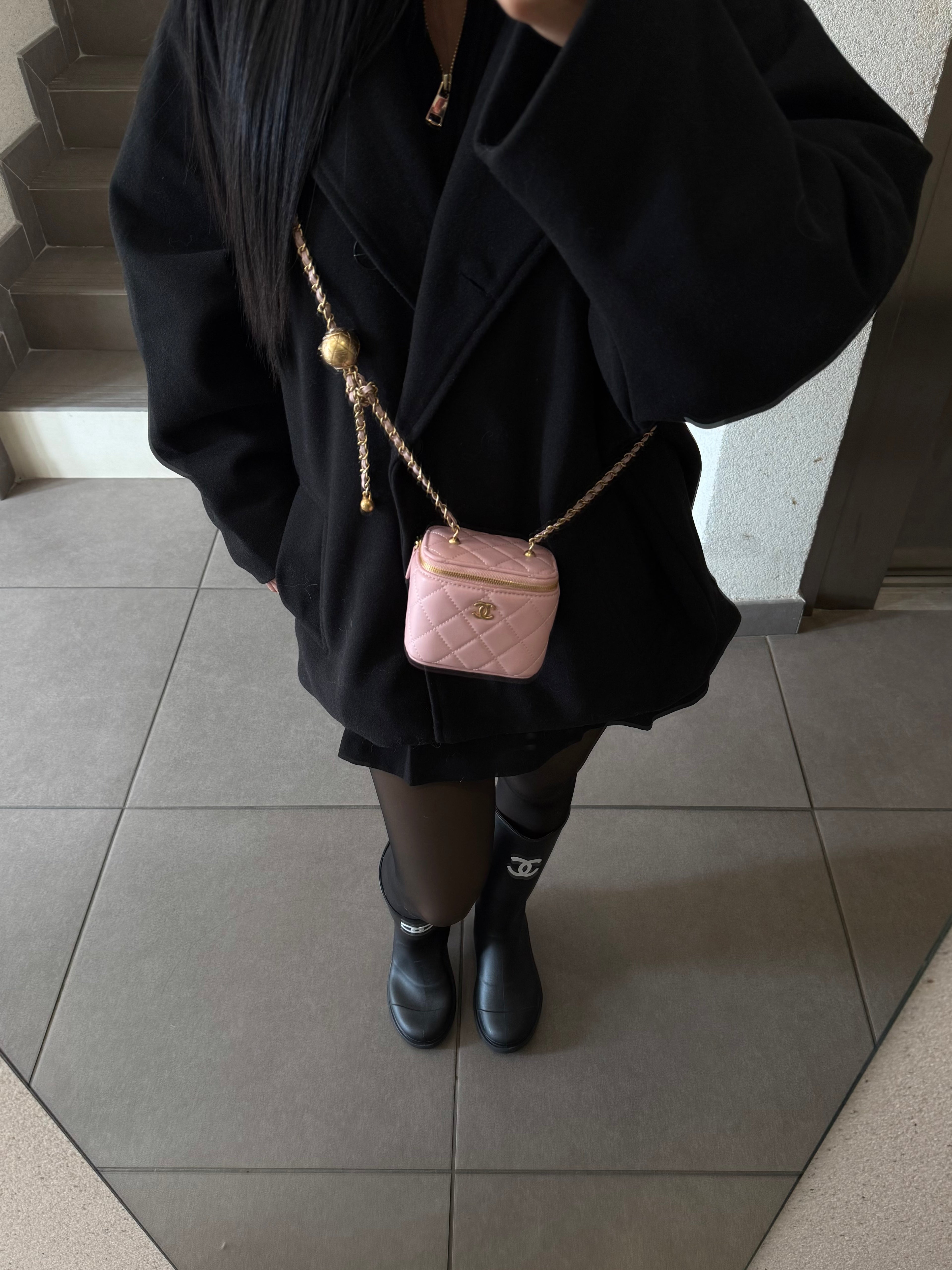 PETIT VANITY ROSE AVEC CHAÎNE