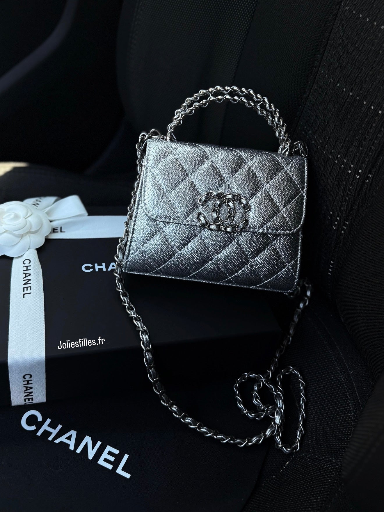 PETIT SAC ARGENTÉ MATELASSÉ AVEC CHAÎNE