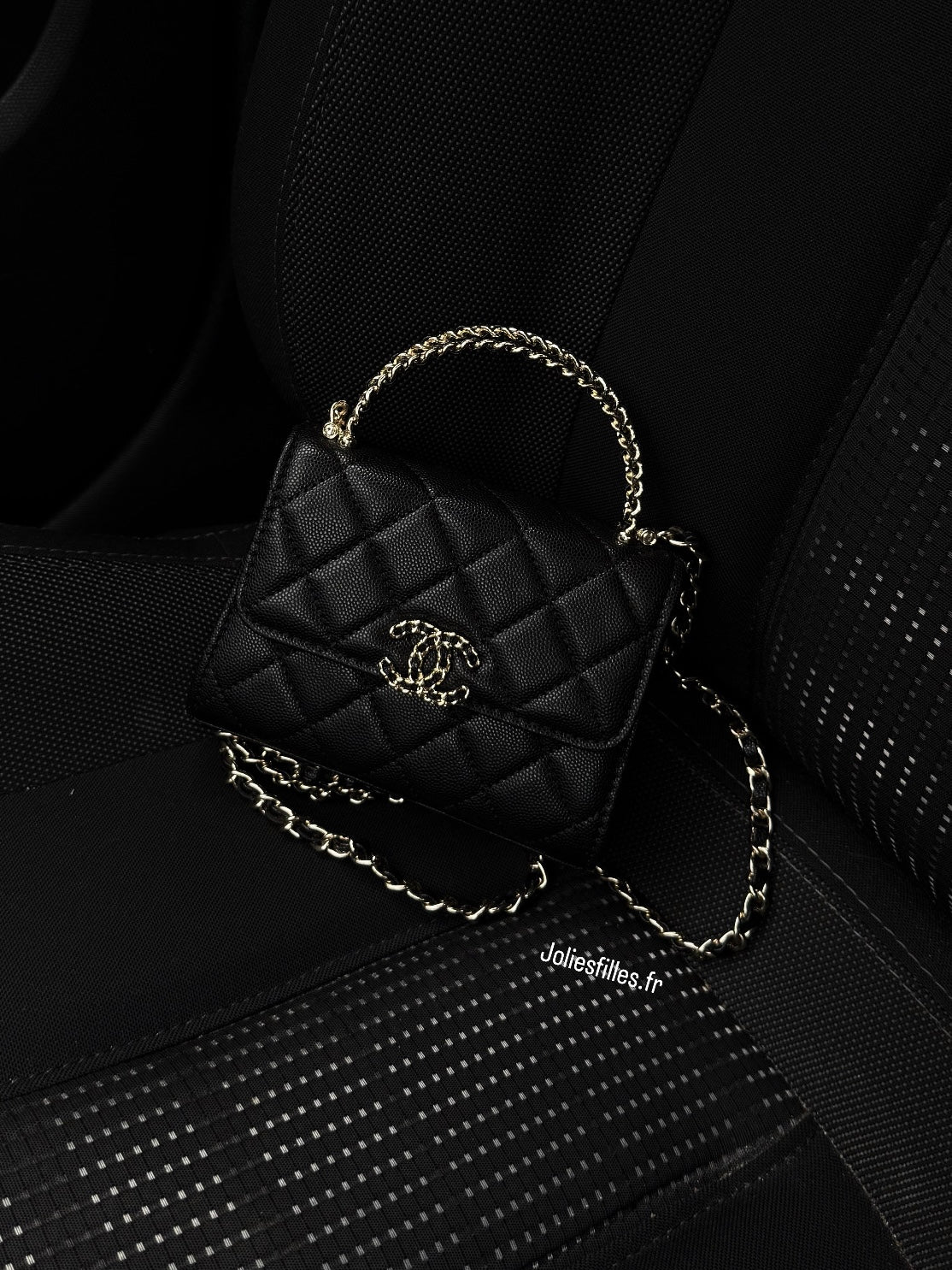 PETIT SAC NOIR MATELASSÉ AVEC CHAÎNE