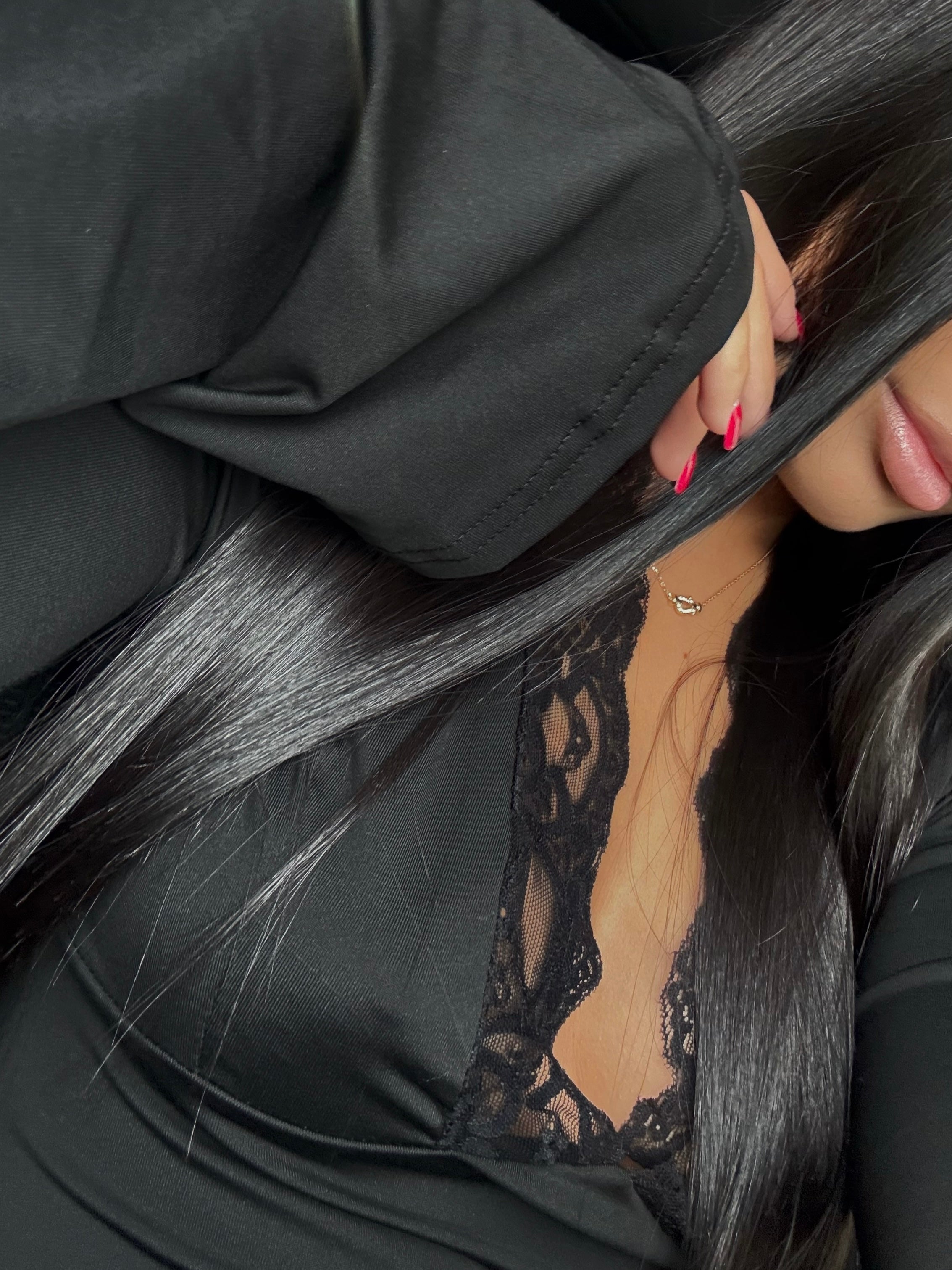 TOP NOIR MANCHES LONGUES ÉVASÉES