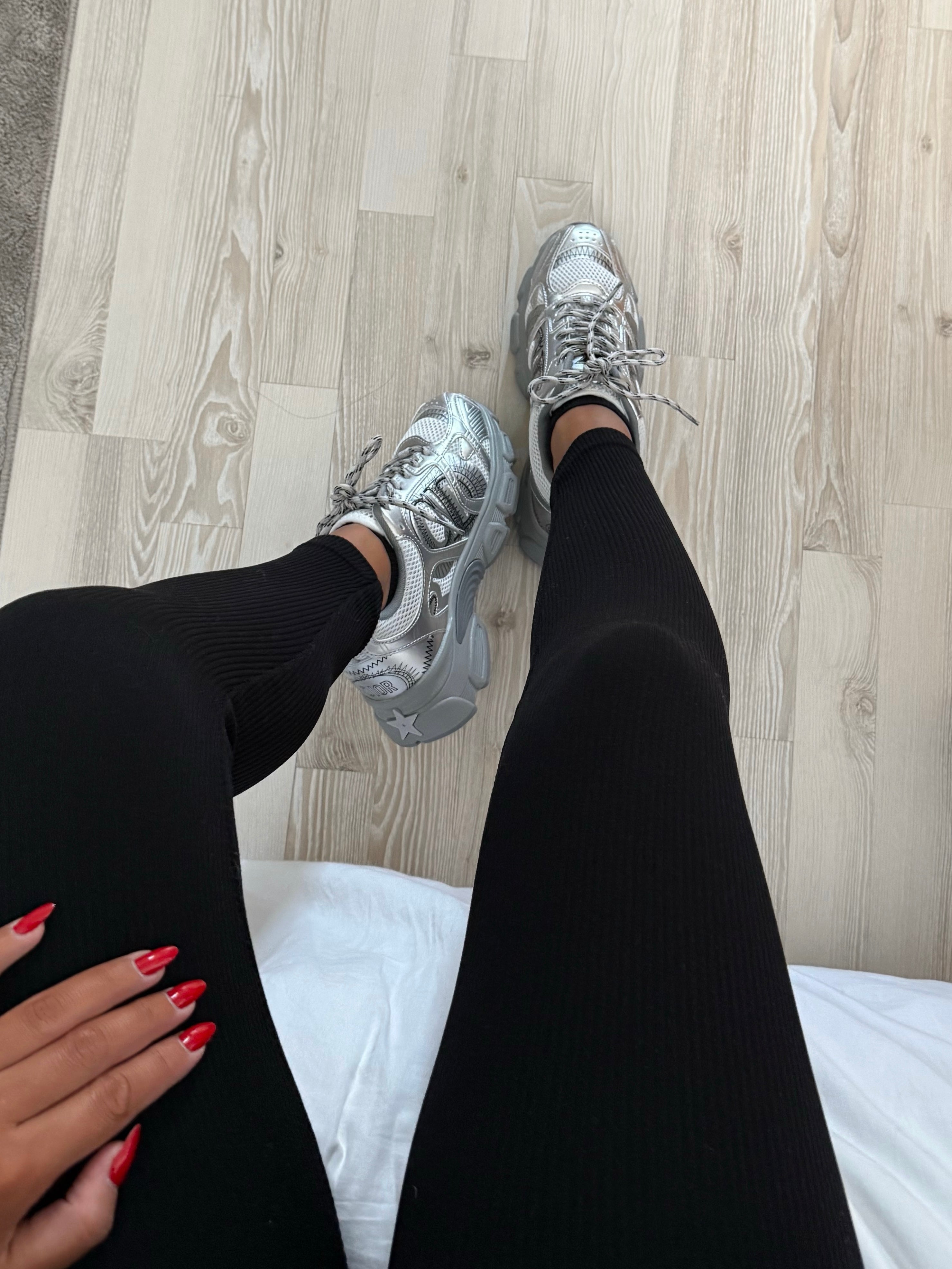 BASKET ARGENTÉ ET BLANCHE CD