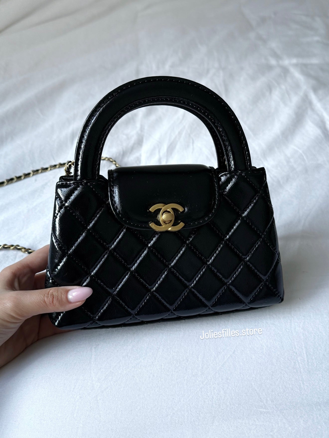 PETIT SAC NOIR AVEC BANDOULIÈRE DORÉE