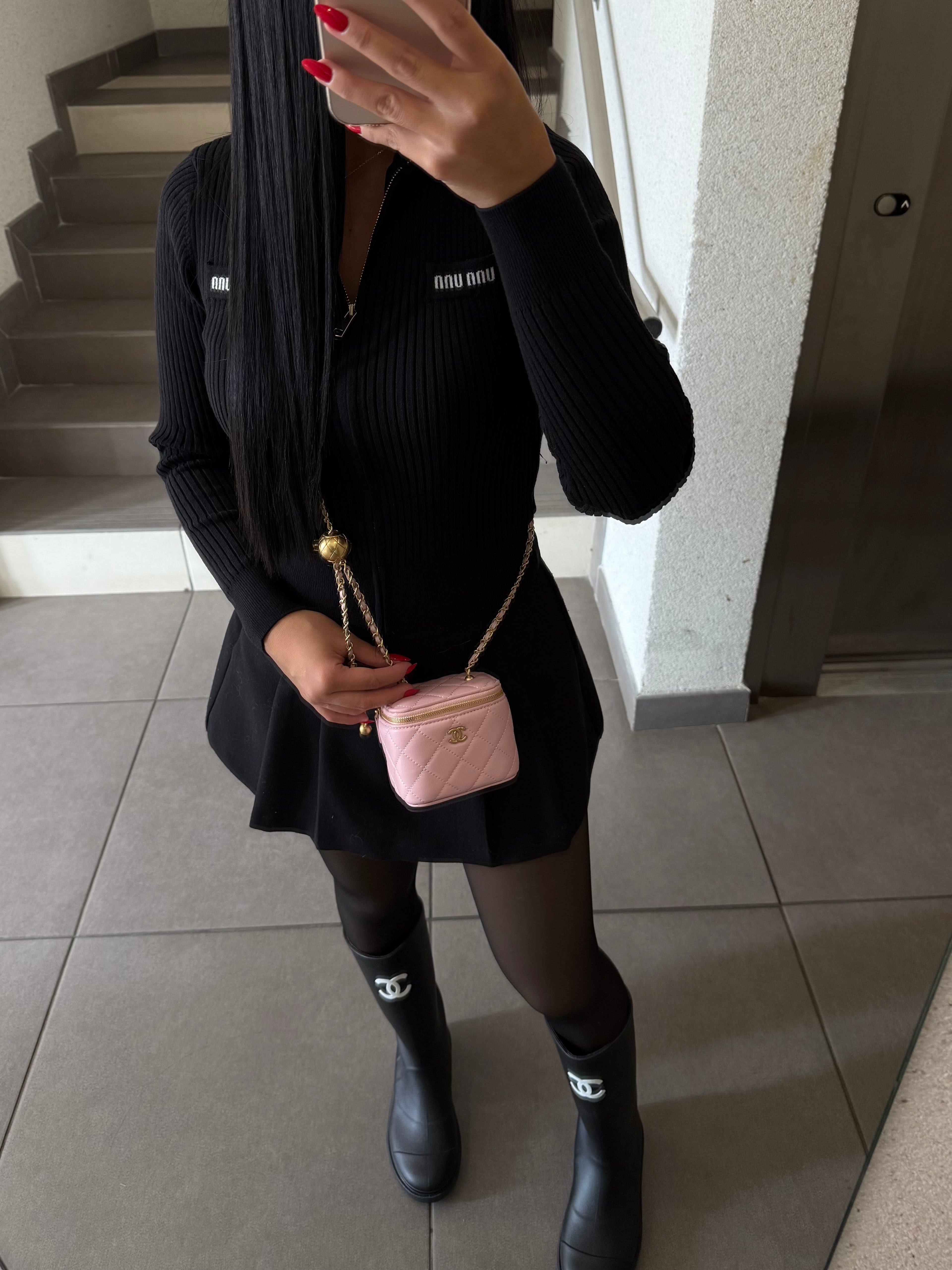 PETIT VANITY ROSE AVEC CHAÎNE