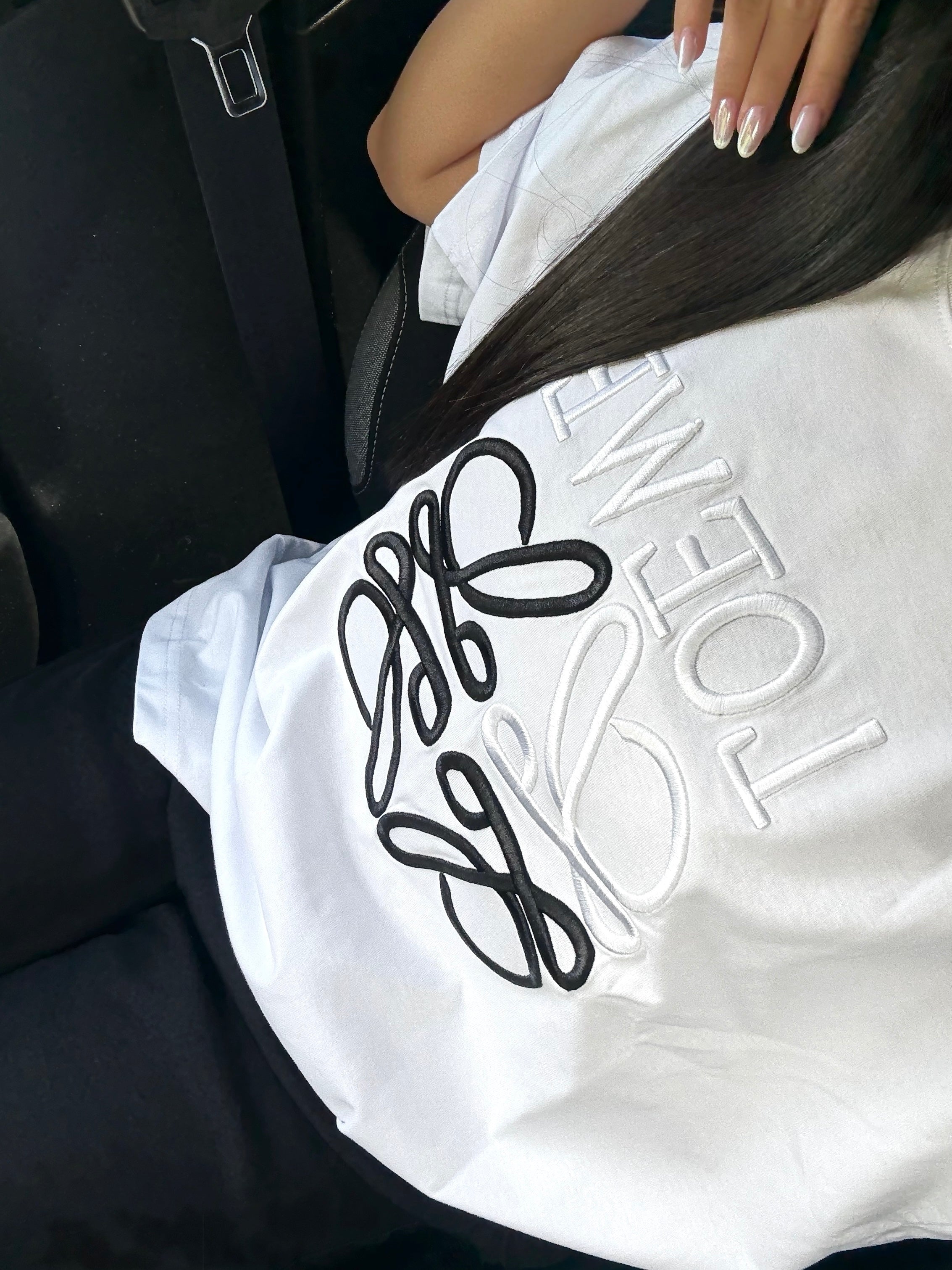 T-SHIRT BLANC AVEC LOGO NOIR