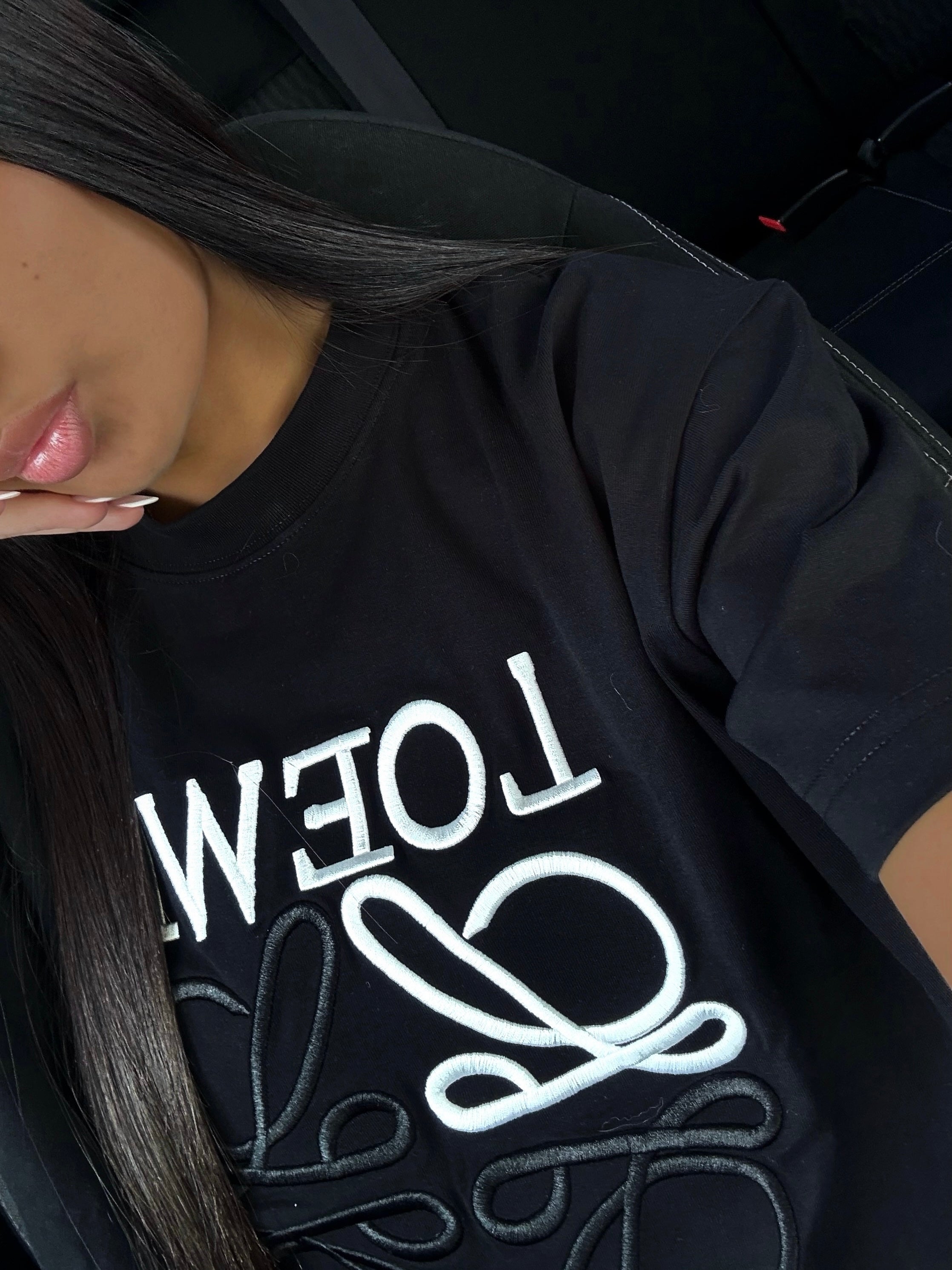 T-SHIRT NOIR AVEC LOGO BLANC