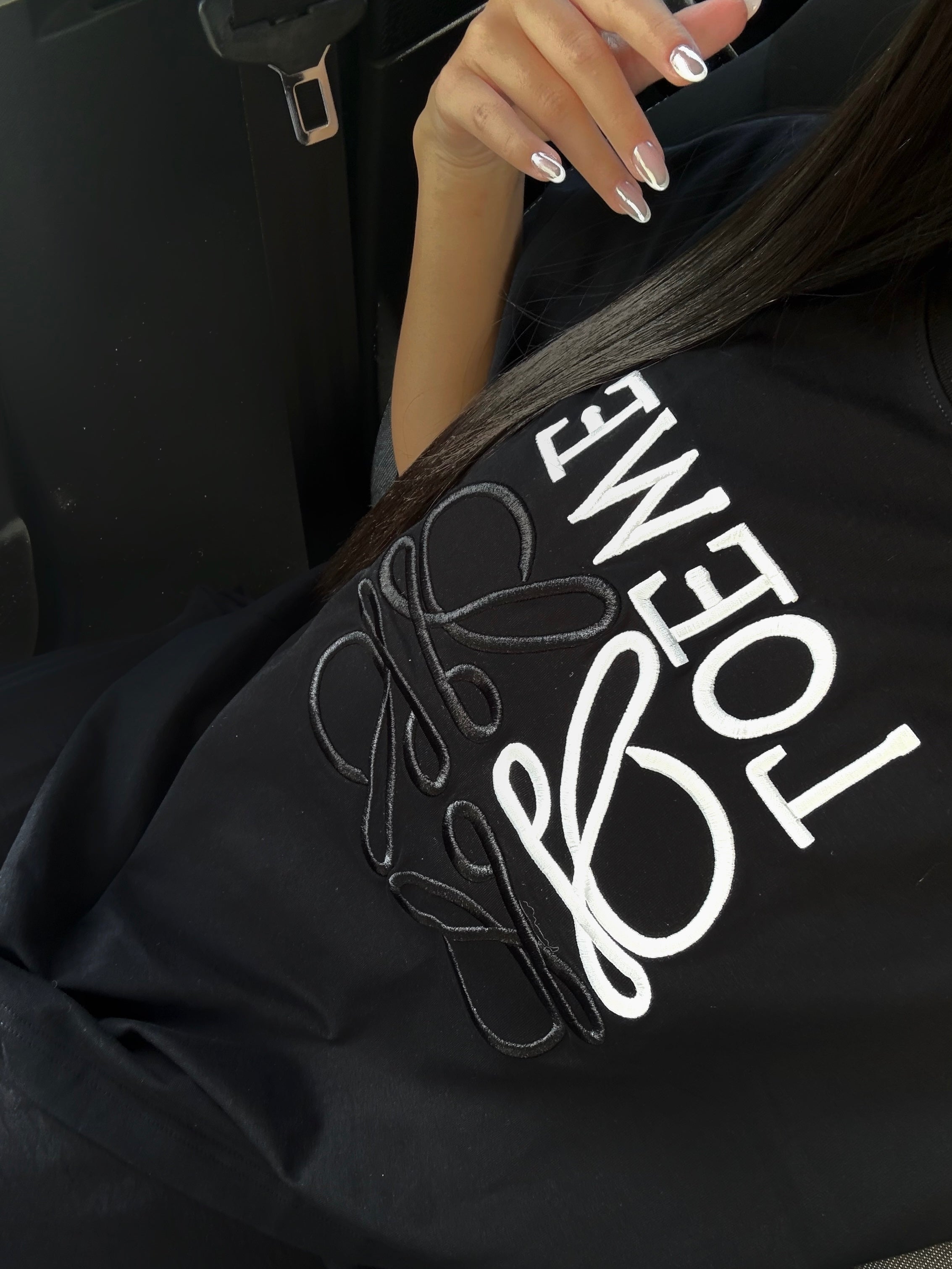 T-SHIRT NOIR AVEC LOGO BLANC