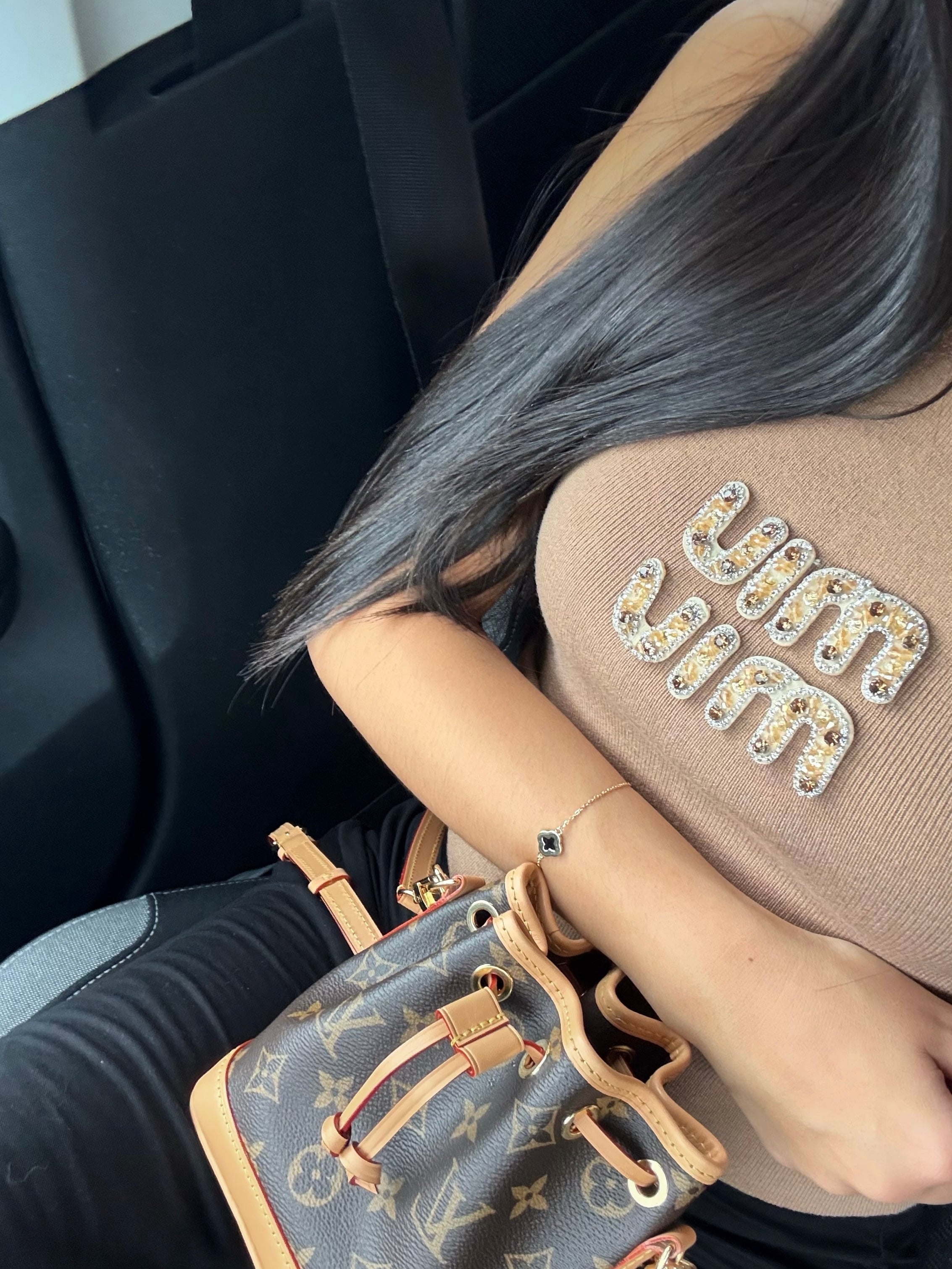 TOP MARRON COTELÉ AVEC LOGO BRODÉ